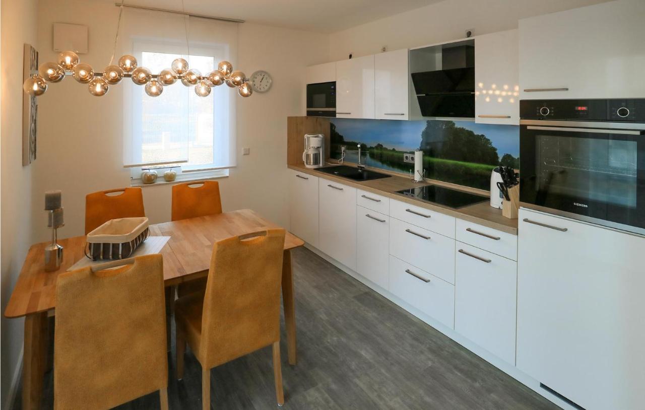 2 Bedroom Cozy Apartment In Rechlin Esterno foto