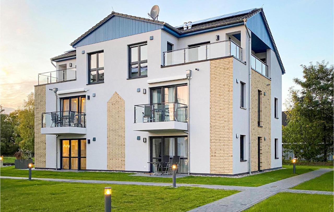 2 Bedroom Cozy Apartment In Rechlin Esterno foto