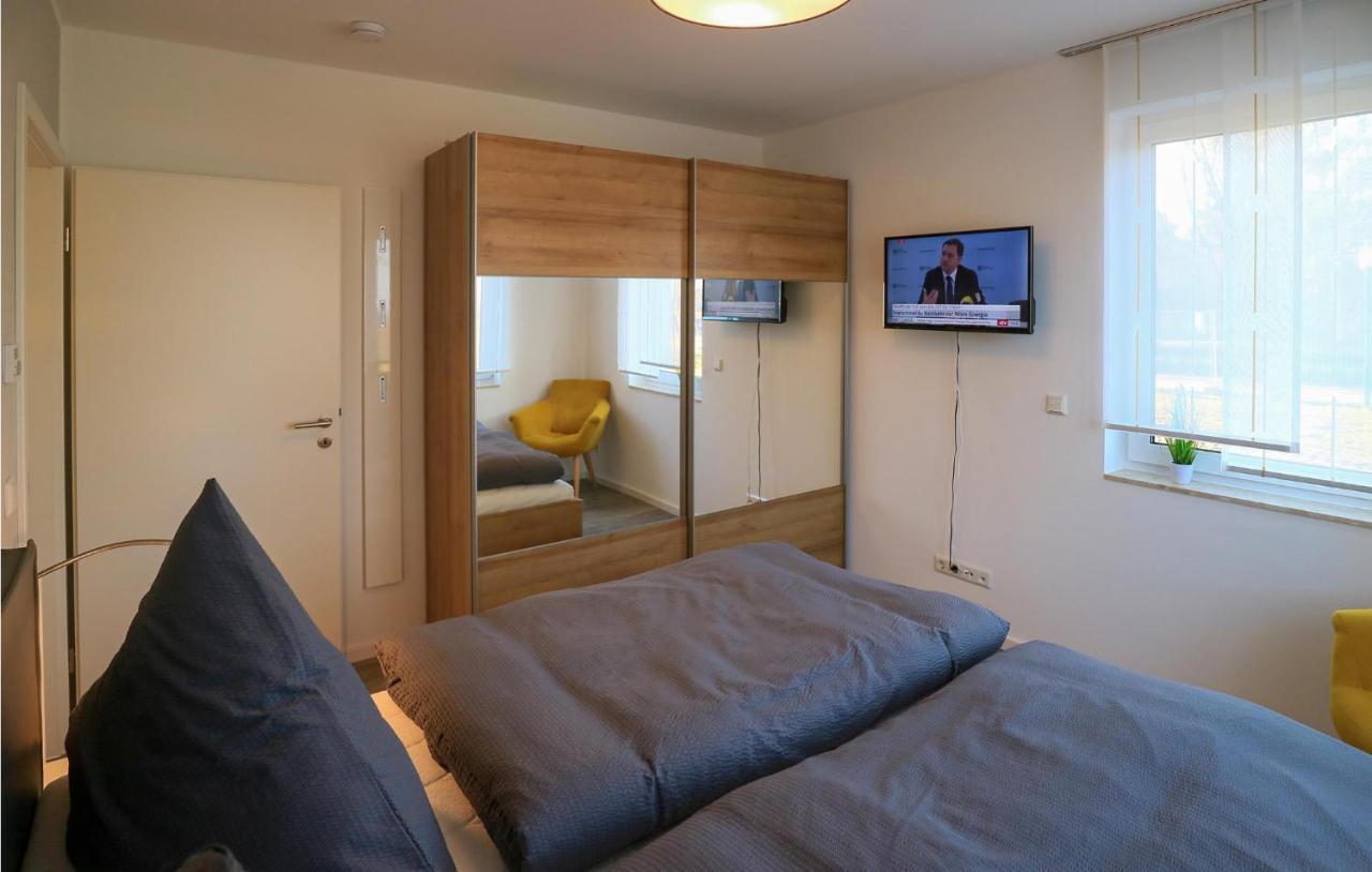 2 Bedroom Cozy Apartment In Rechlin Esterno foto