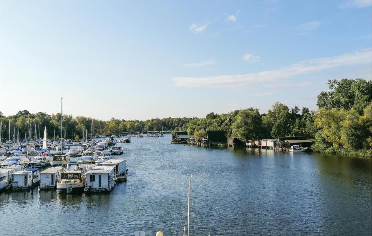 2 Bedroom Cozy Apartment In Rechlin Esterno foto