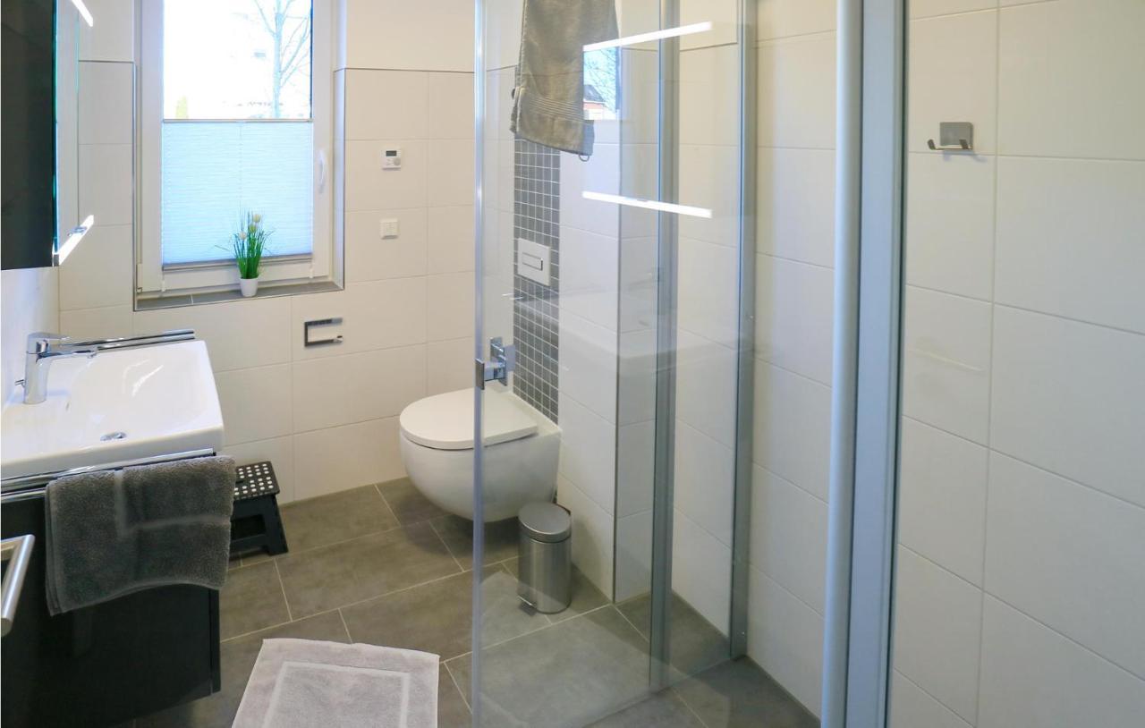 2 Bedroom Cozy Apartment In Rechlin Esterno foto